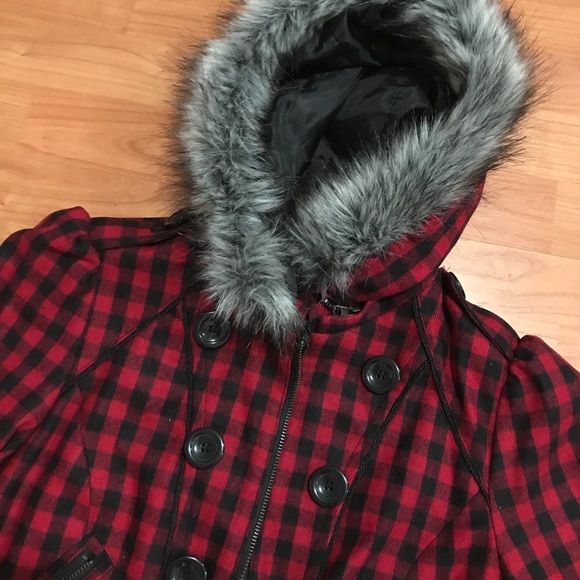 New Forever 21 large Red cube jacket with hoodies - Picture 2 of 7